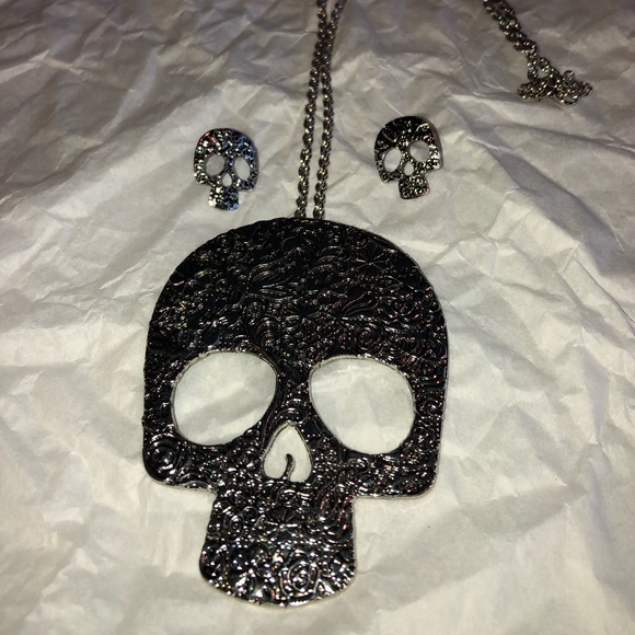 💗Embossed skull necklace and earrings set (NEW)💗 - Picture 1 of 4